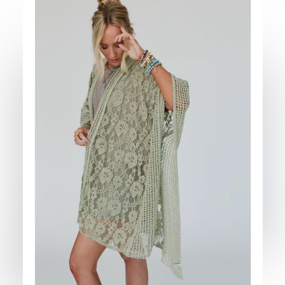 BREEZY FLORAL LACE KIMONO - Picture 7 of 12